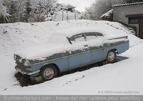 automobile sous la neige